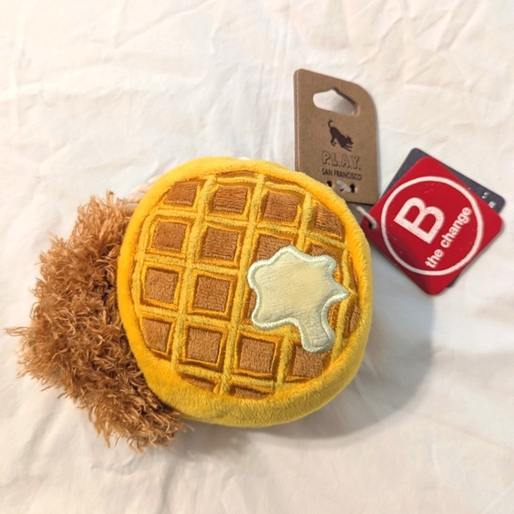 PLAY San Francisco Chicken & Waffles Dog Toy - Picture 1 of 6